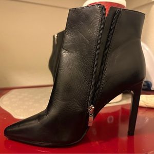 Nine West booties devastated they were too small for me